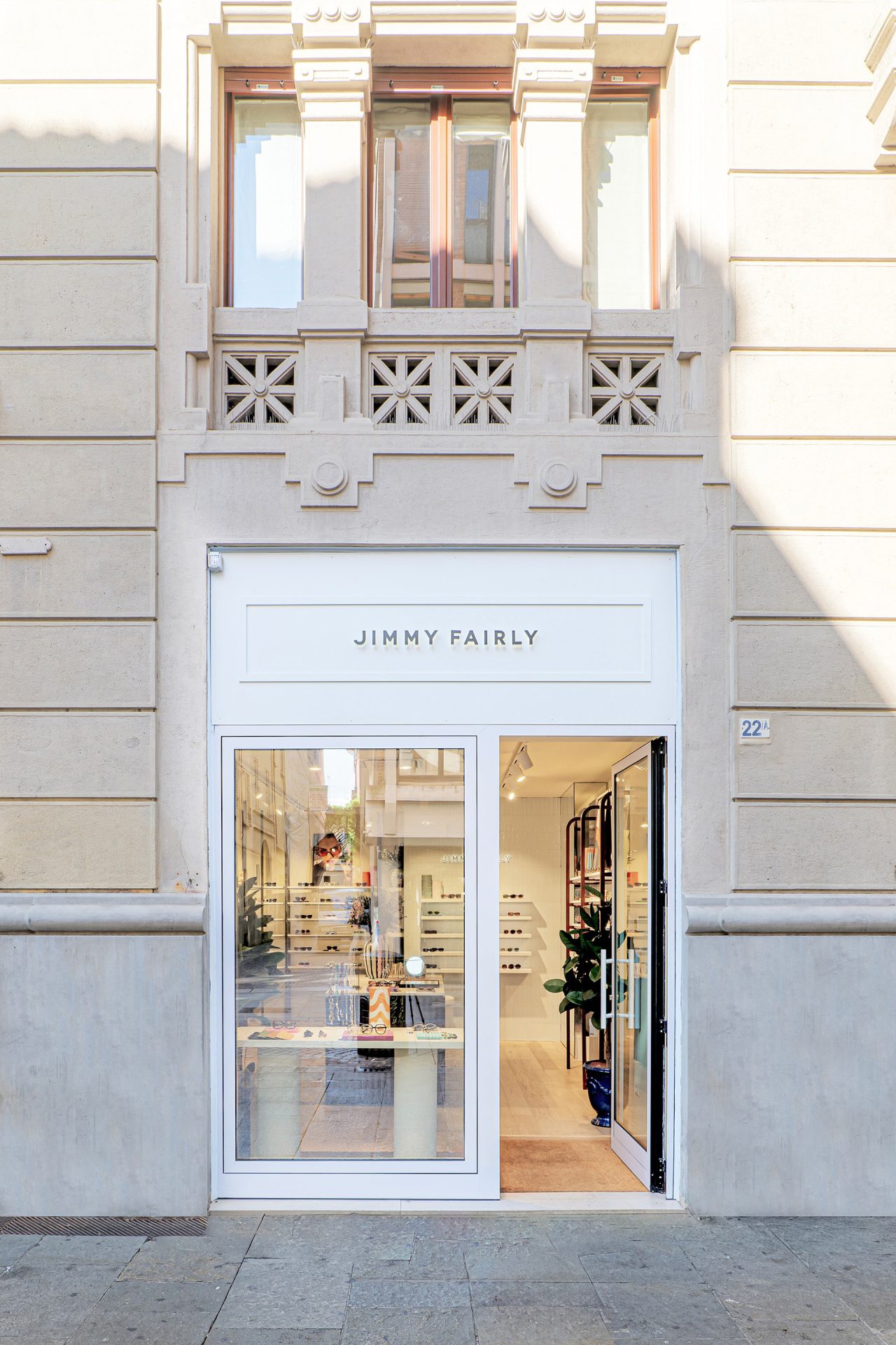 Façade de la boutique Jimmy Fairly à Parme, projet d'architecture retail.