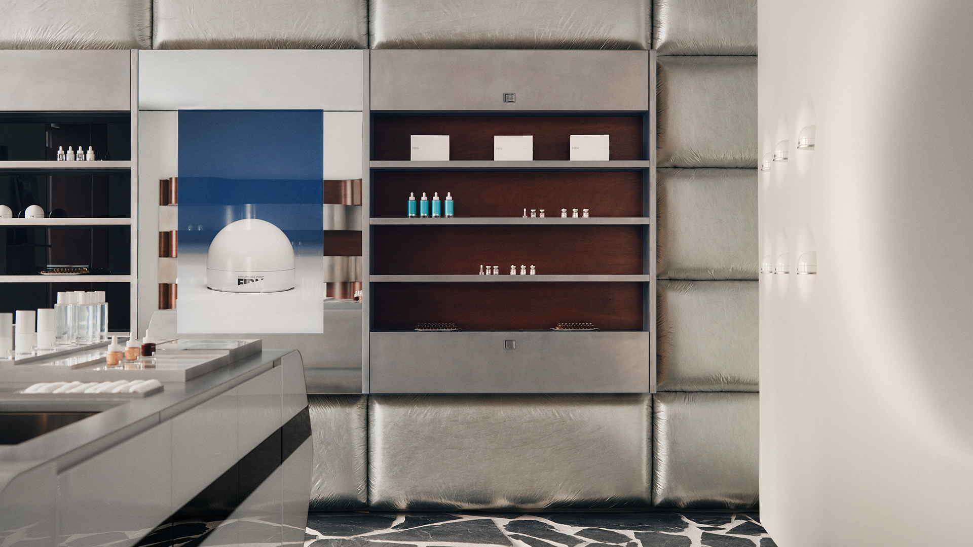 Intérieur minimaliste avec étagères et flacons FIRN sur un mur capitonné, comptoirs épurés, projet d'architecture retail de luxe.