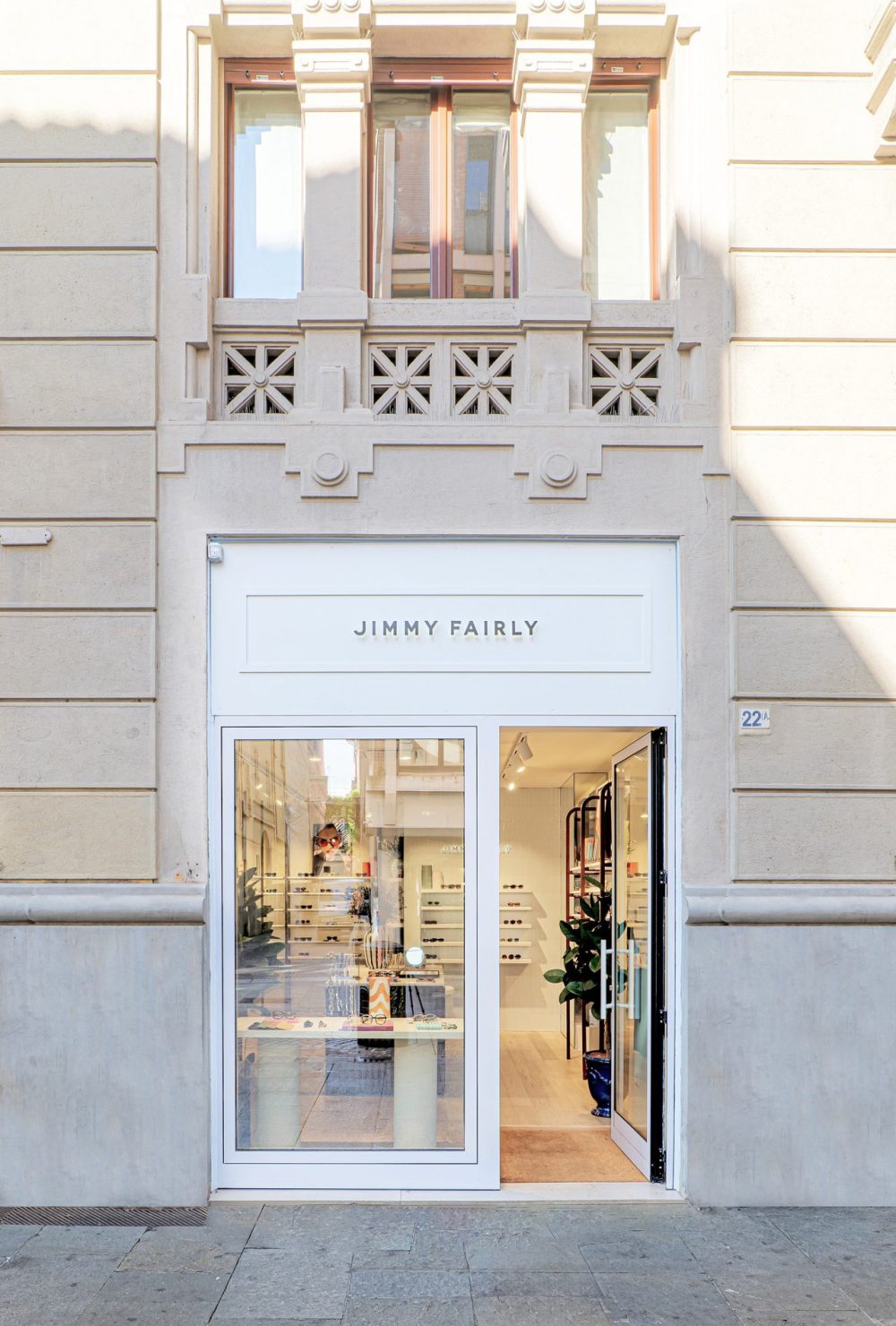 Façade de la boutique Jimmy Fairly à Parme, projet d'architecture retail.