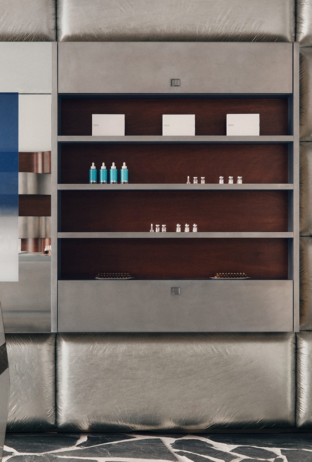 Intérieur minimaliste avec étagères et flacons FIRN sur un mur capitonné, comptoirs épurés, projet d'architecture retail de luxe.